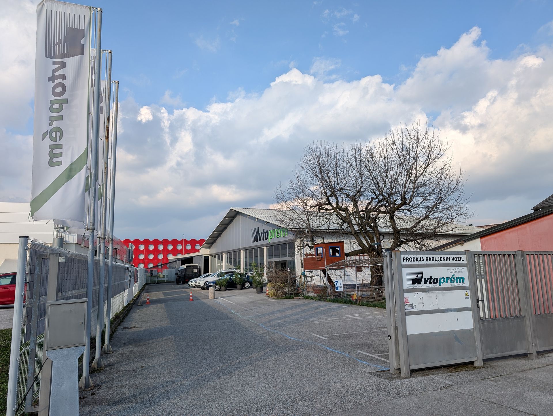 Avtoprem Showroom — frühe Jahre des Unternehmens