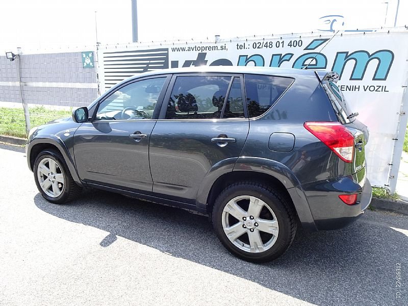 Toyota RAV4 - thumbnail 3