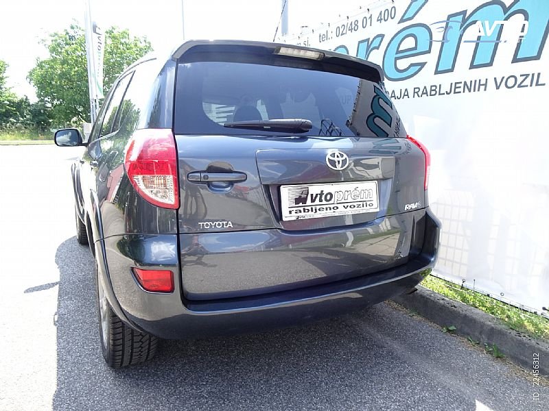 Toyota RAV4 - thumbnail 4