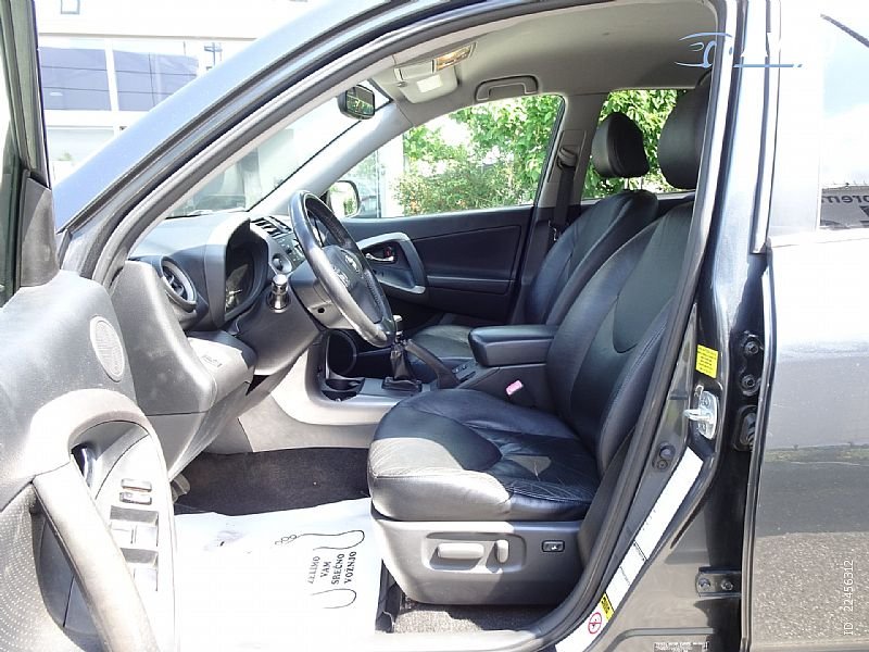 Toyota RAV4 - thumbnail 6