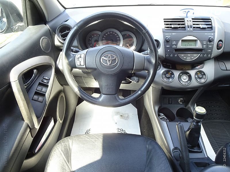Toyota RAV4 - thumbnail 8