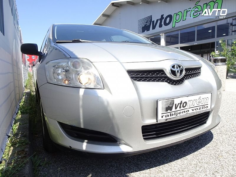 Toyota Auris - thumbnail 2