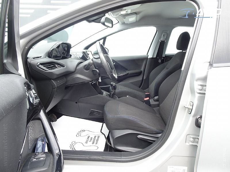 Peugeot 208 - thumbnail 9